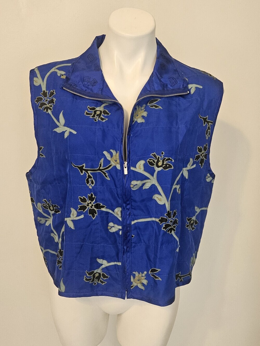 Vintage Chico's Design royal blue floral full-zip 100% silk vest